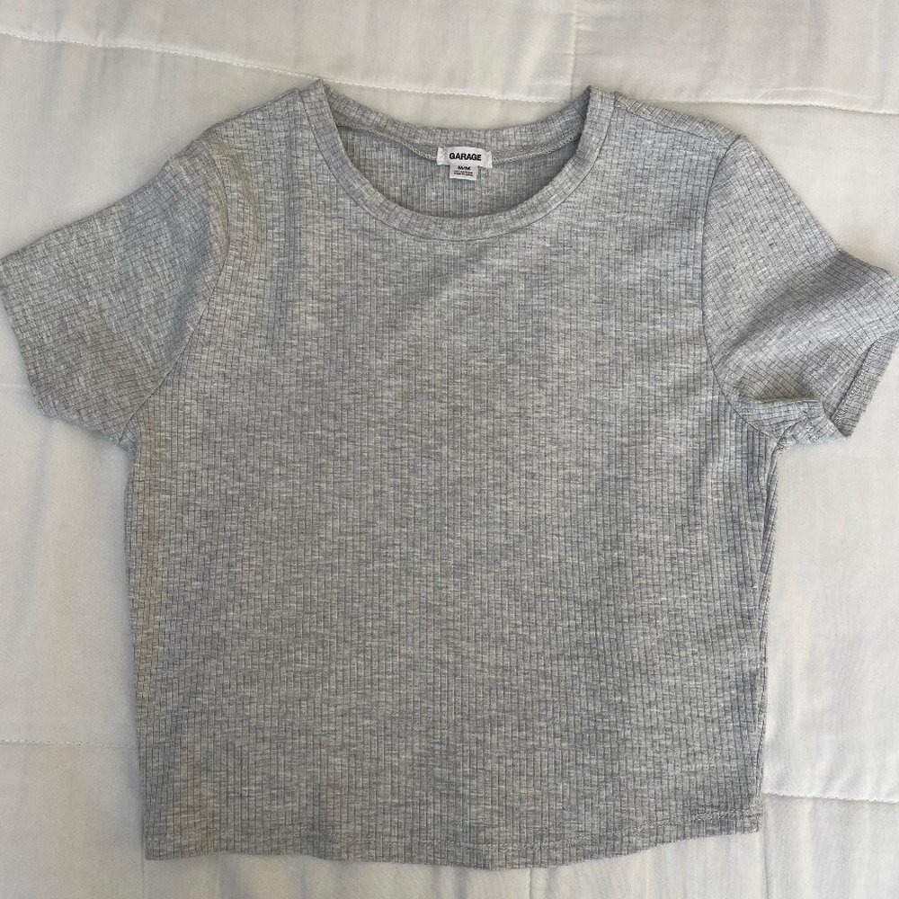 Garage clothing baby cropped tee in size medium color gray